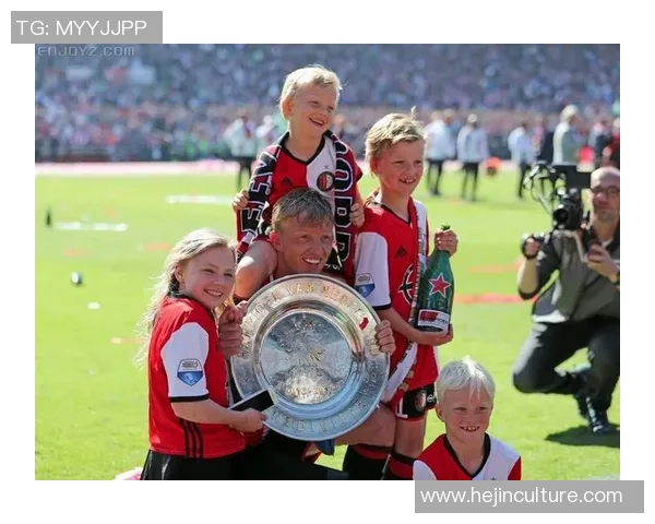 足球传奇告别时刻精彩集锦，回顾球星们感人再见瞬间