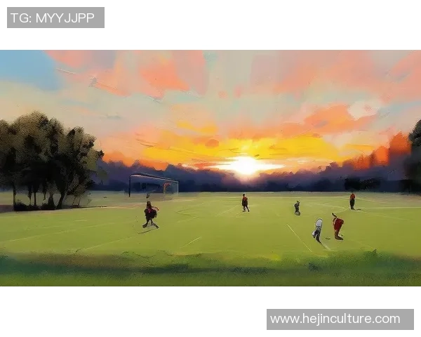 足球巨星放下绿茵激情转战草坪挥洒汗水畅快体验飞盘魅力