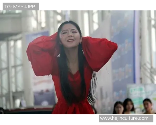 足球明星化身歌手挑战极限 用心翻唱经典曲目展现多才多艺